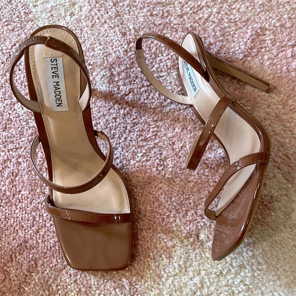 Size 10, Steve Madden. Worn once, good as new.